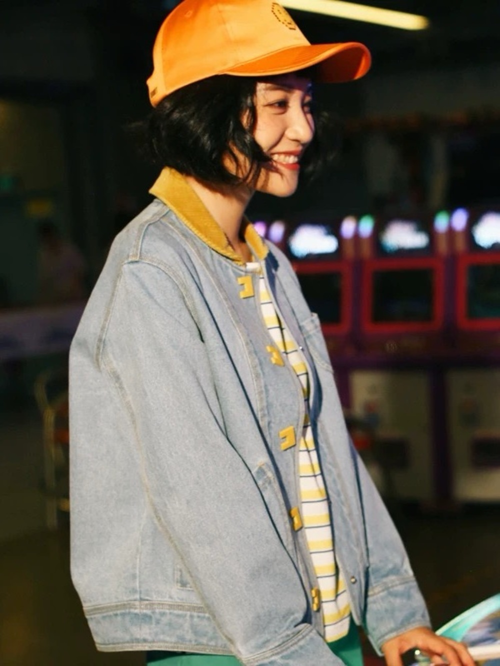 Woman Light Wash Denim Jacket with Mustard Corduroy Collar - Picture 14 of 15